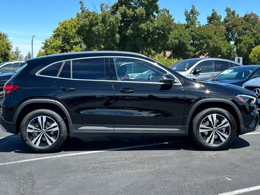 2026 Mercedes Benz GLA 250 photo 1