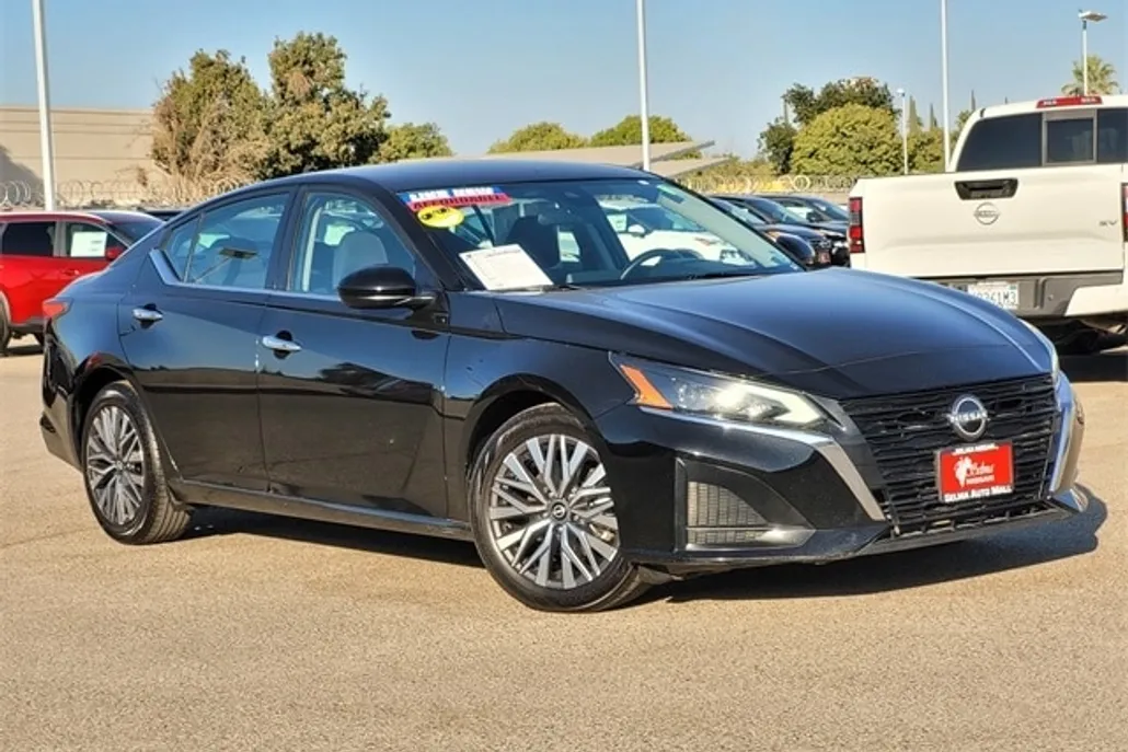2023 Nissan Altima 2.5 SV photo 1