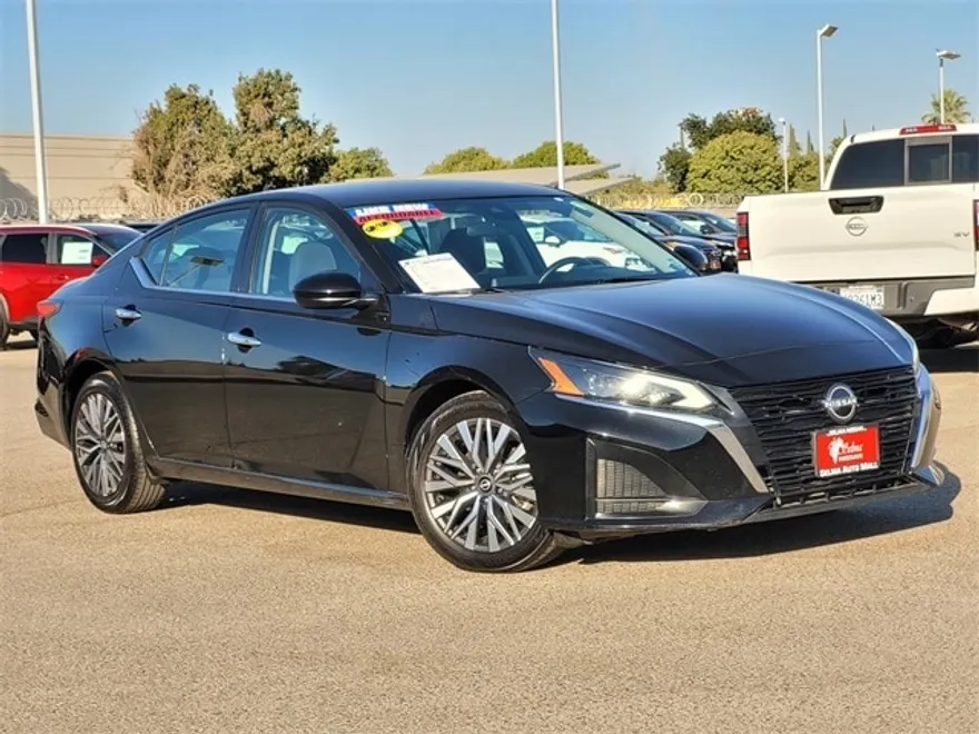 2023 Nissan Altima 2.5 SV photo 1