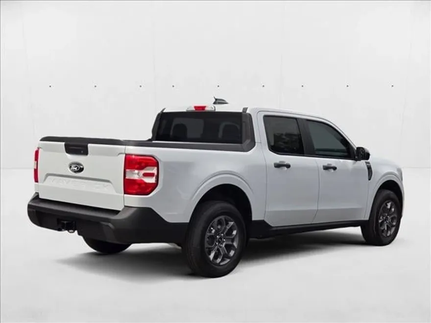 2025 Ford Maverick XLT photo 1