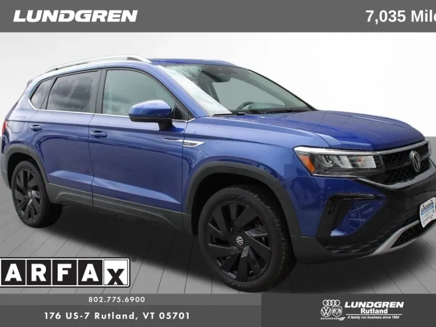 2024 Volkswagen Taos SE photo 1