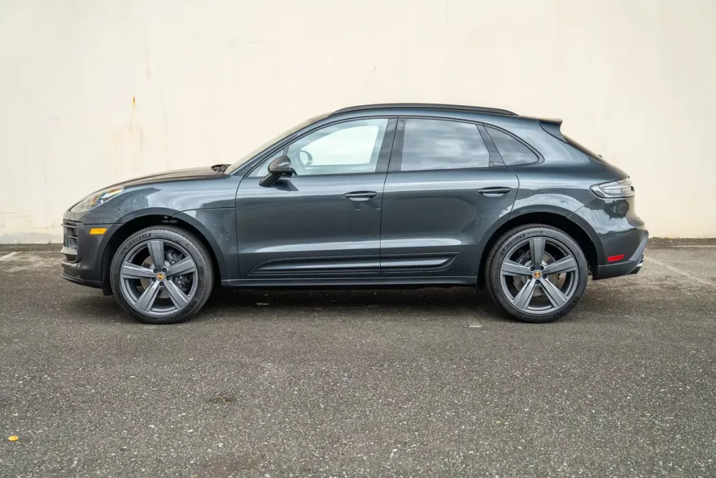 2025 Porsche Macan T photo 1