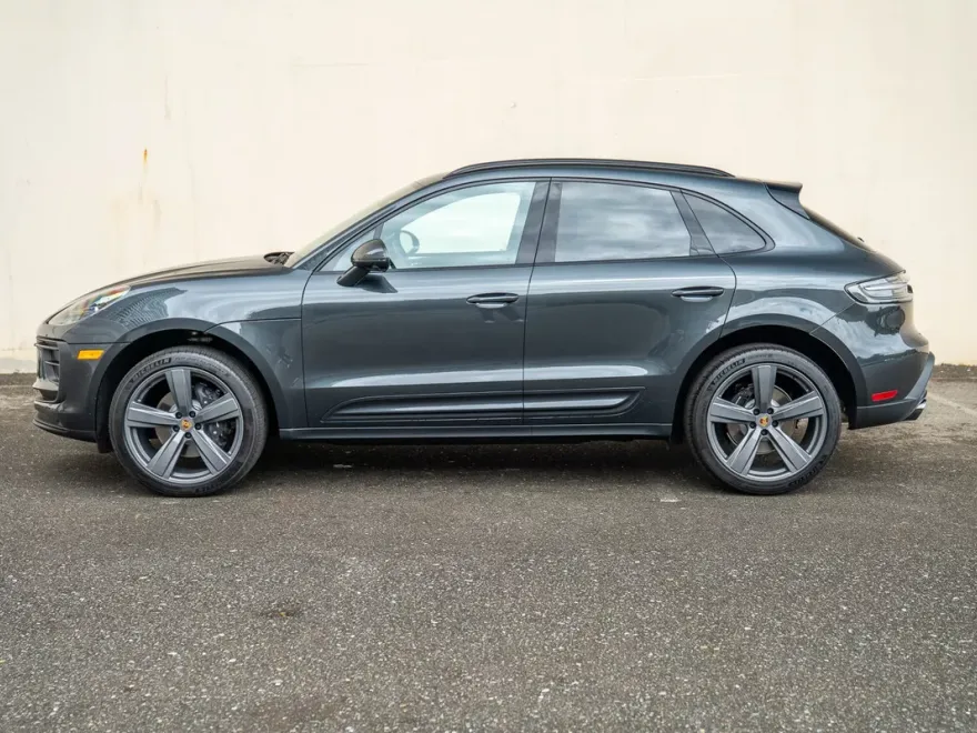 2025 Porsche Macan T photo 1