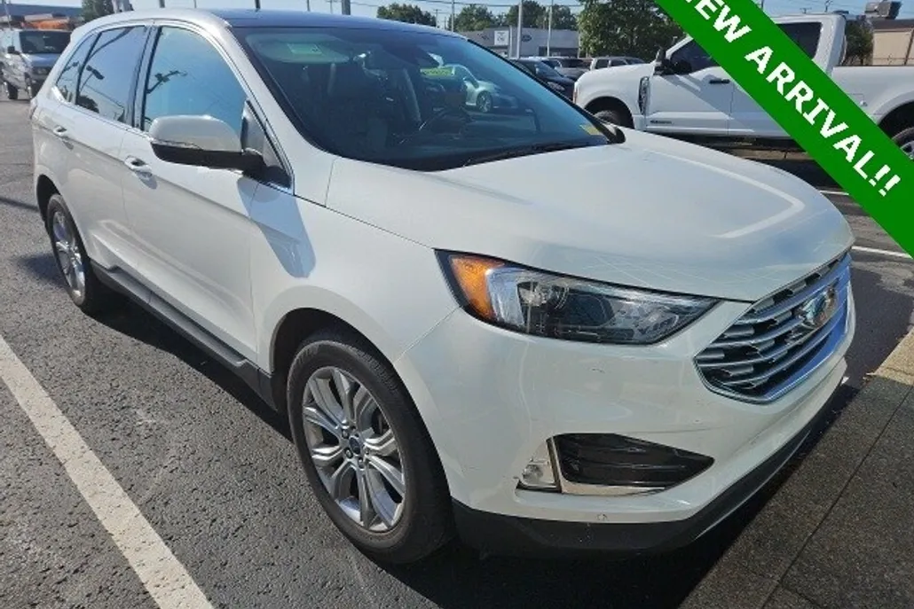 2022 Ford Edge Titanium photo 1