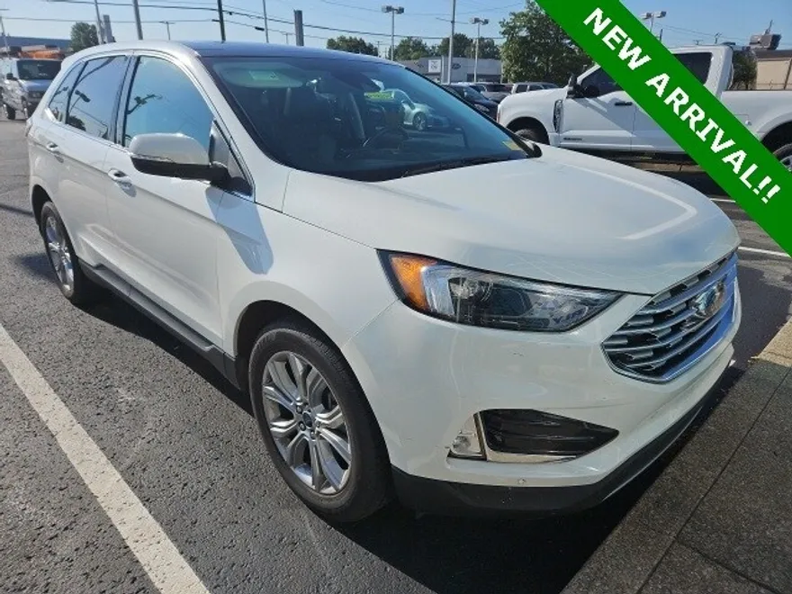 2022 Ford Edge Titanium photo 1