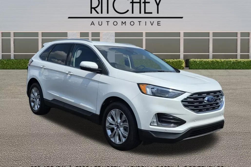 2022 Ford Edge Titanium photo 1