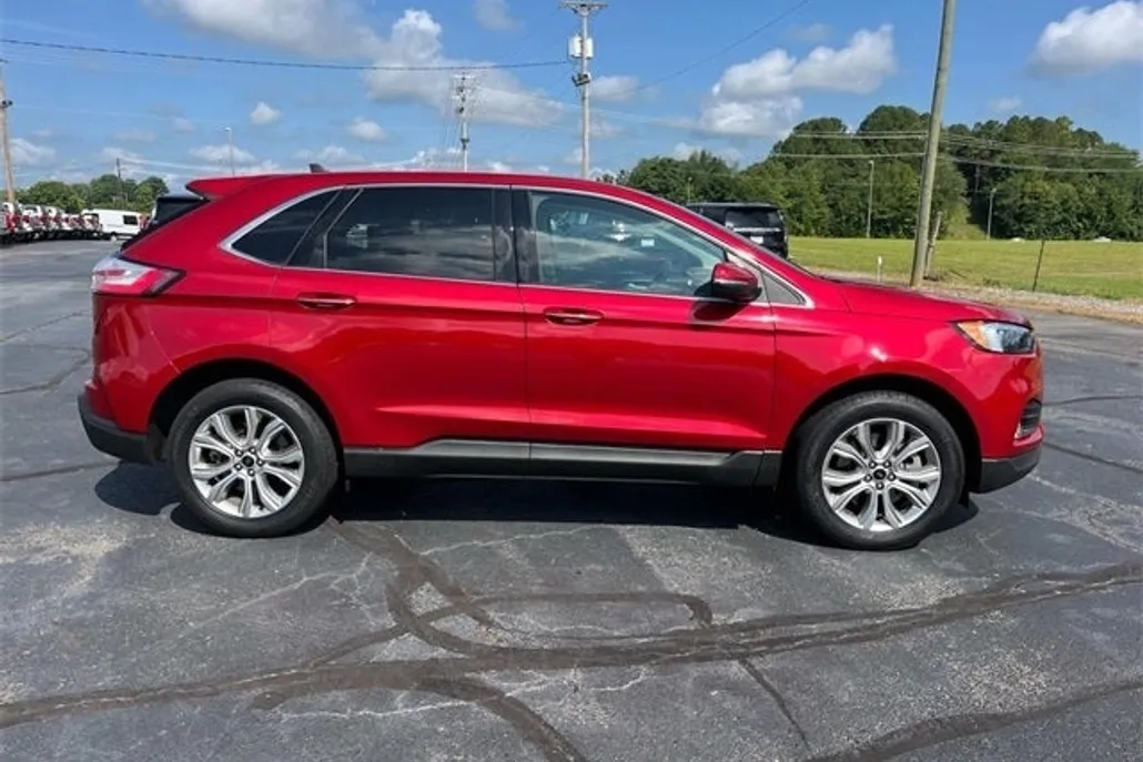 2024 Ford Edge Titanium photo 1