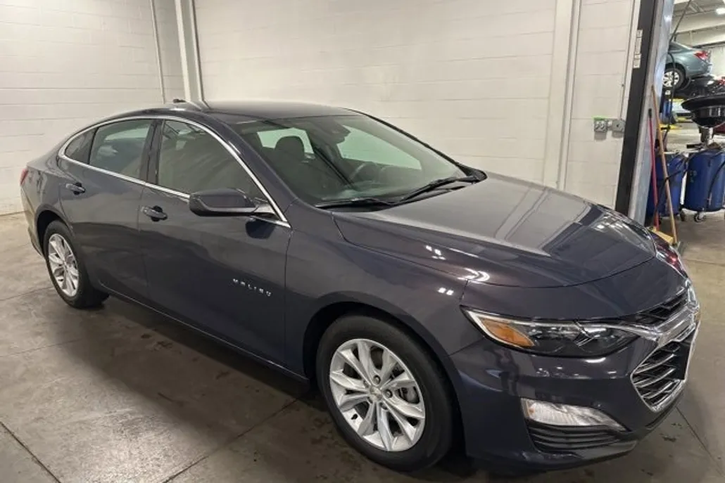2025 Chevrolet Malibu 1LT photo 1
