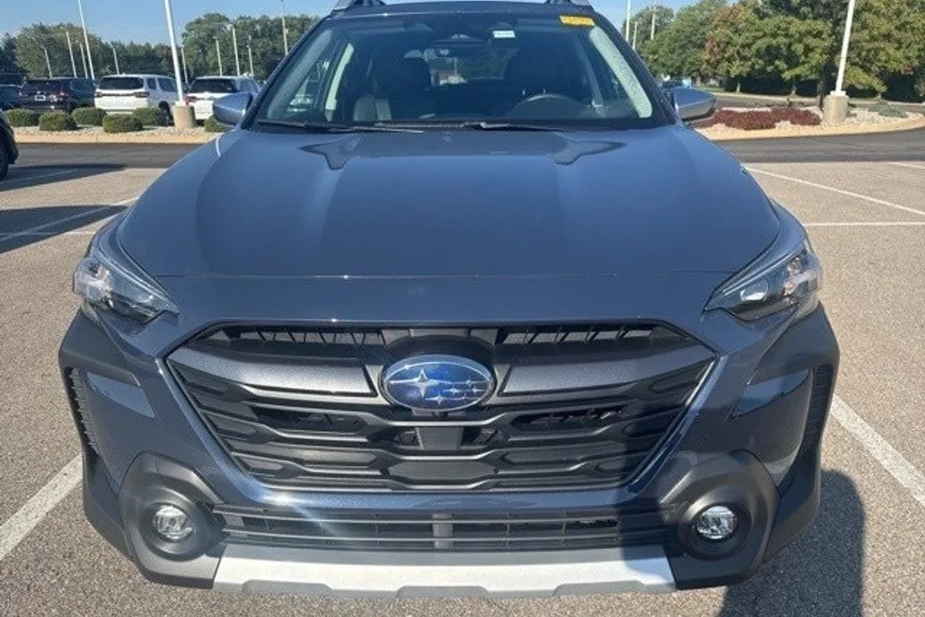 2023 Subaru Outback Touring XT photo 1