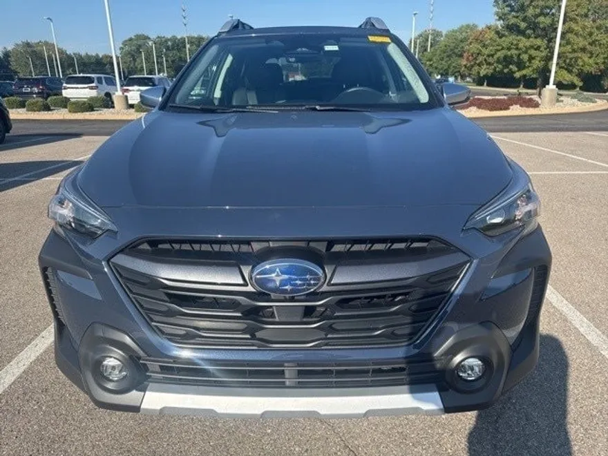 2023 Subaru Outback Touring XT photo 1