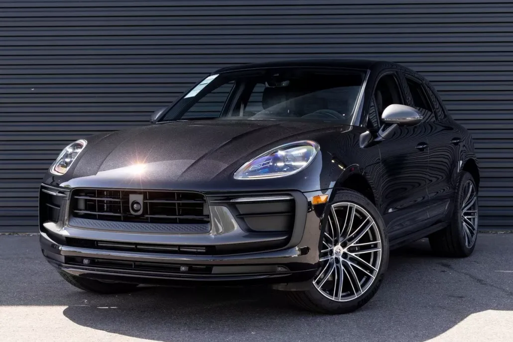 2025 Porsche Macan T photo 1