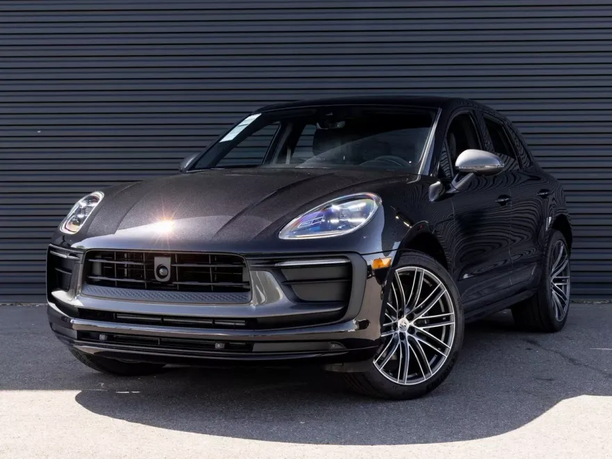2025 Porsche Macan T photo 1