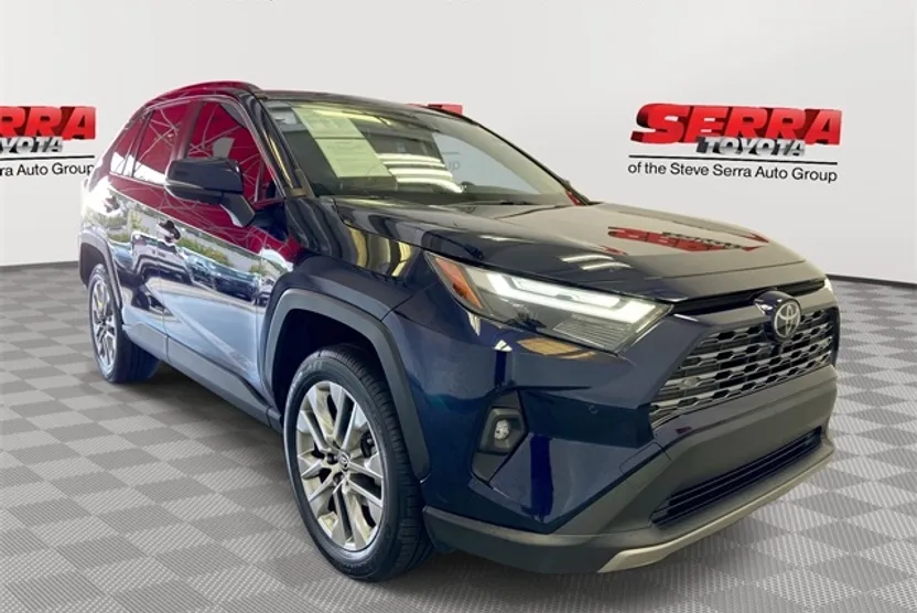 2022 Toyota RAV4 Limited photo 1