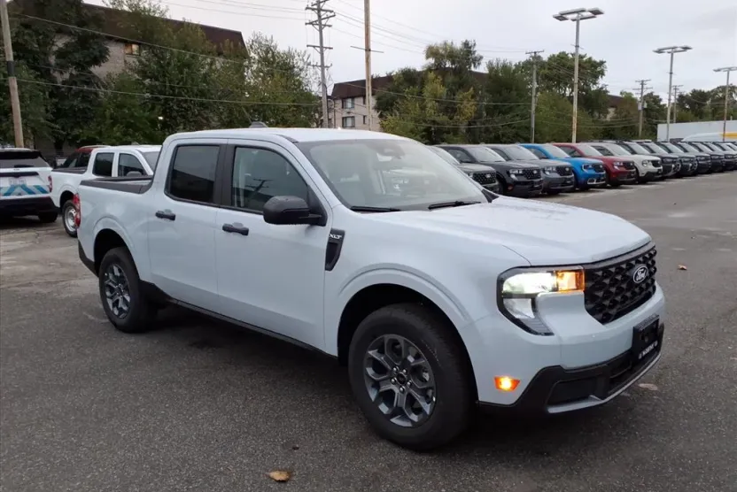 2025 Ford Maverick XLT photo 1