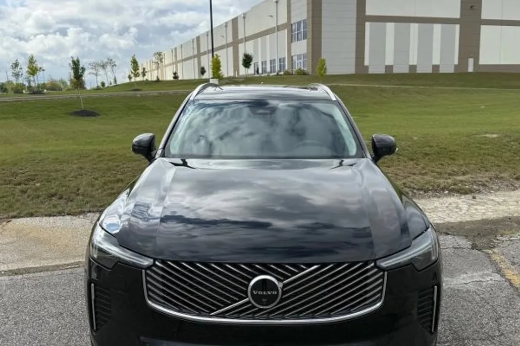 2025 Volvo XC90 Plus photo 1