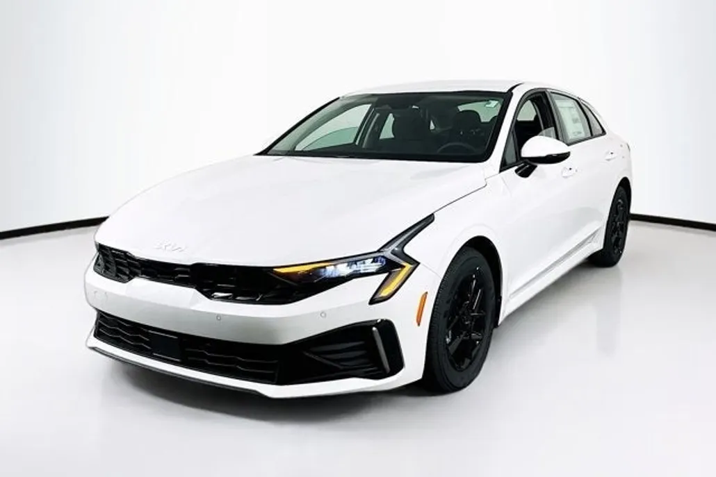 2025 Kia K5 LXS photo 1
