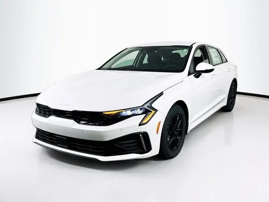2025 Kia K5 LXS photo 1