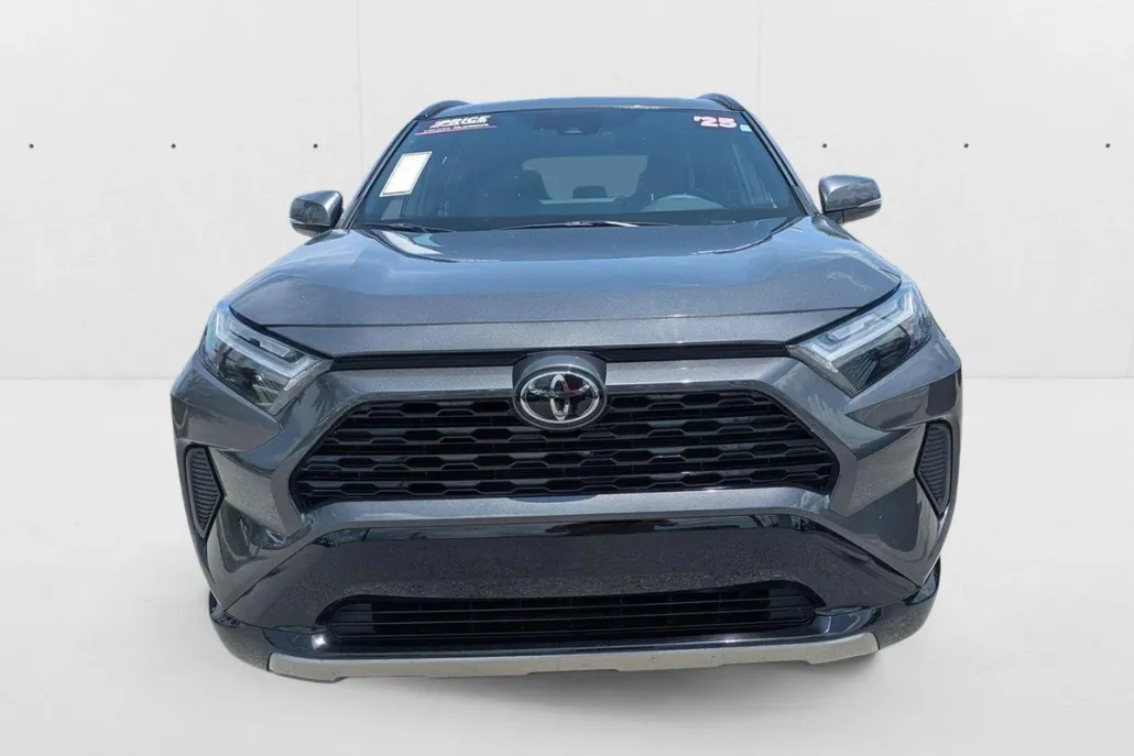 2025 Toyota RAV4 Hybrid SE photo 1