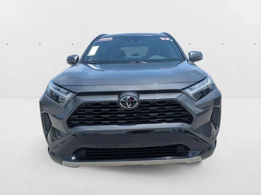 2025 Toyota RAV4 Hybrid SE photo 1