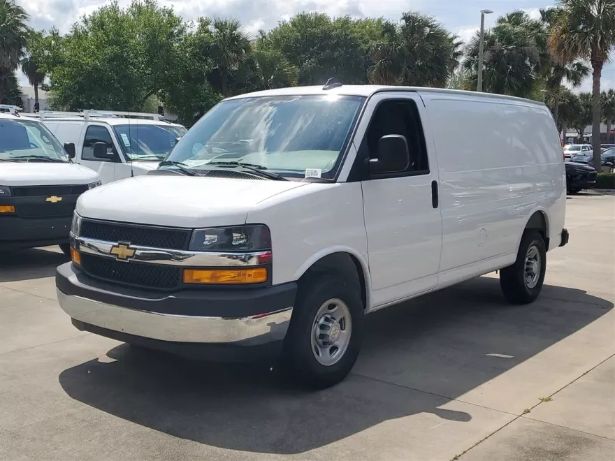 2025 Chevrolet Express Cargo 2500 photo 2