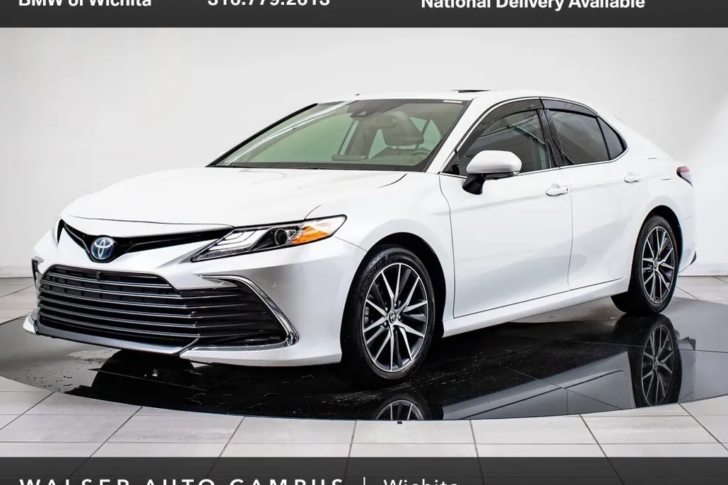 2023 Toyota Camry Hybrid XLE photo 1