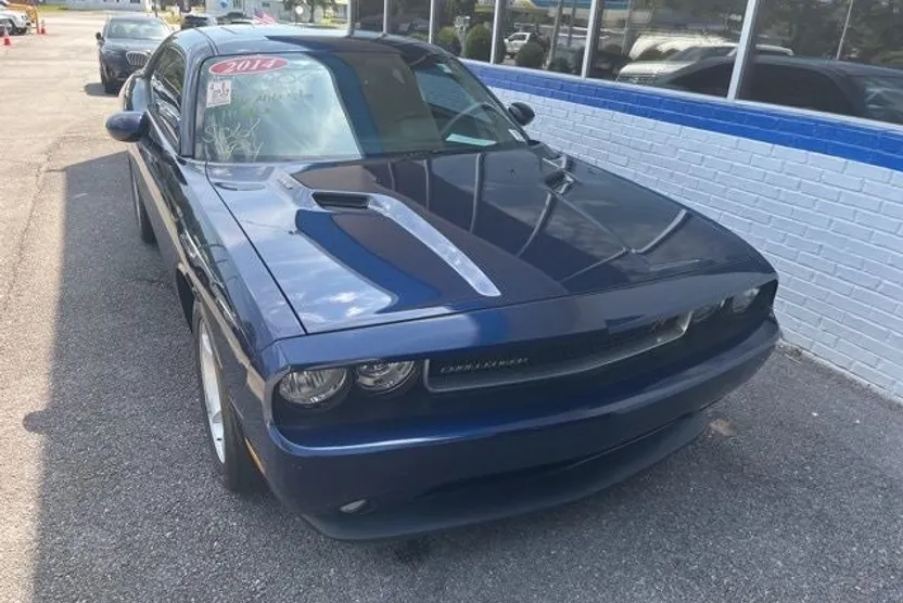 2014 Dodge Challenger R/T photo 1
