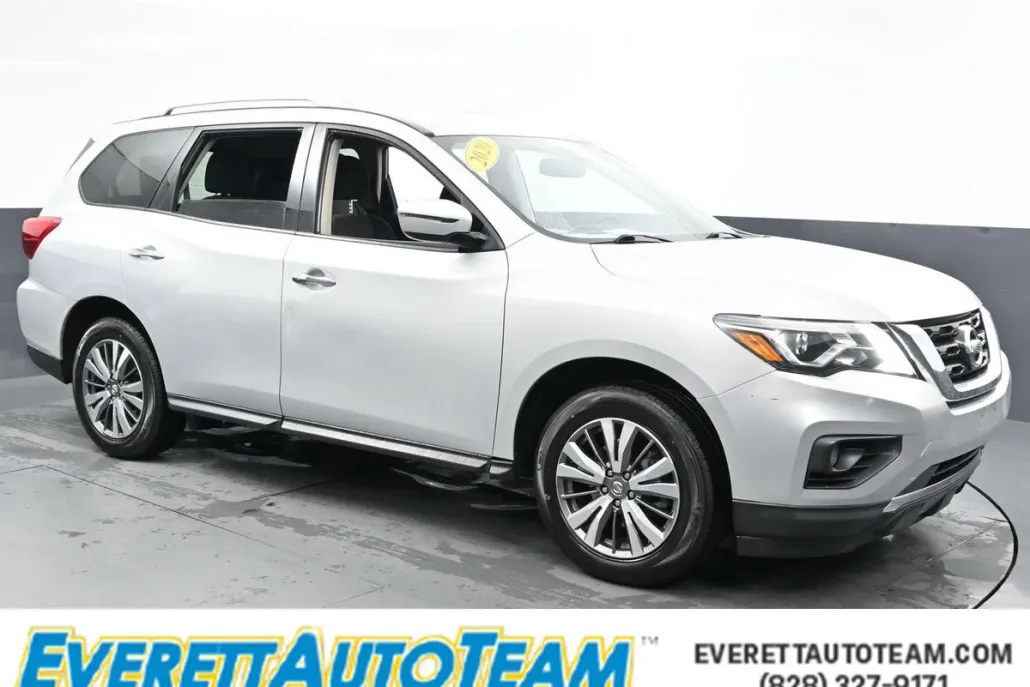 2020 Nissan Pathfinder SV photo 1