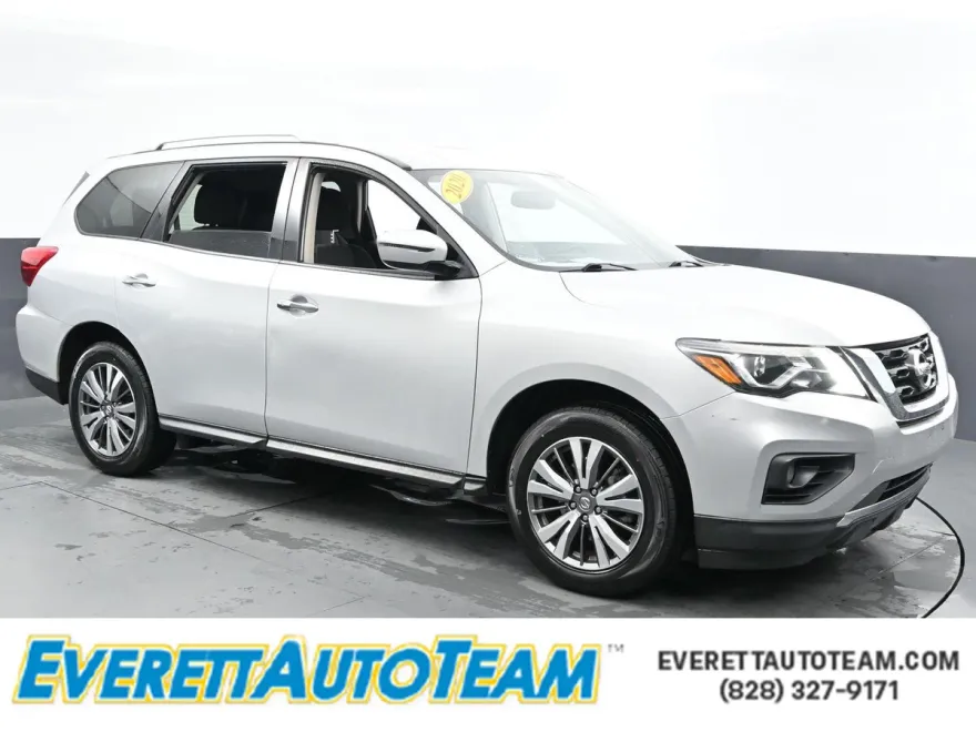 2020 Nissan Pathfinder SV photo 1