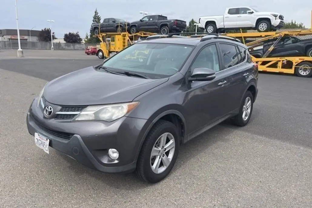 2014 Toyota RAV4 XLE photo 1