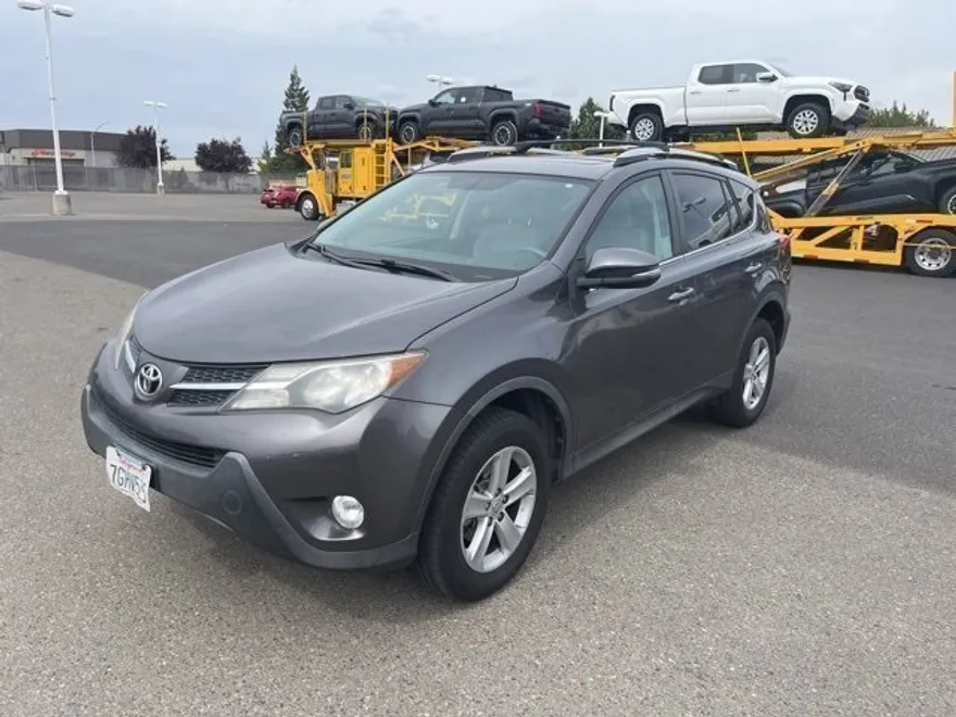 2014 Toyota RAV4 XLE photo 1