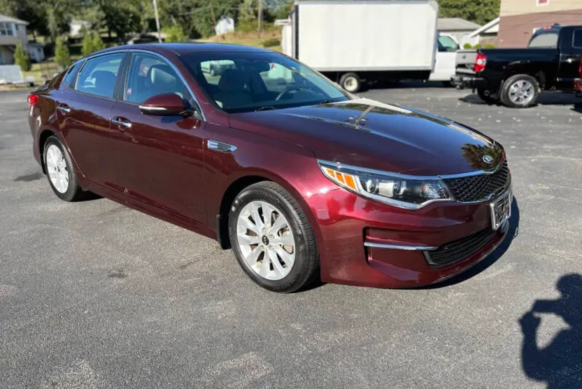 2018 Kia Optima LX photo 1