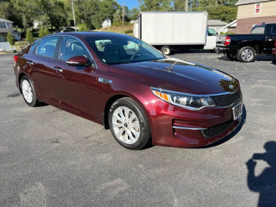 2018 Kia Optima LX photo 1