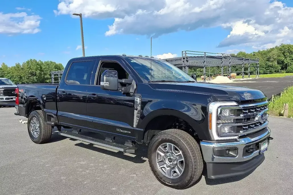 2025 Ford F-250 Lariat photo 1