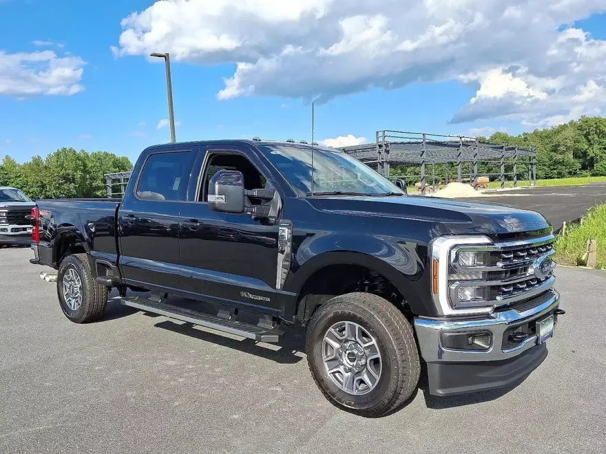 2025 Ford F-250 Lariat photo 1