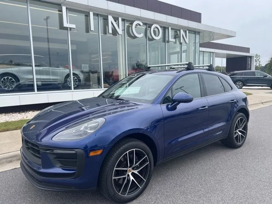 2024 Porsche Macan Base photo 1