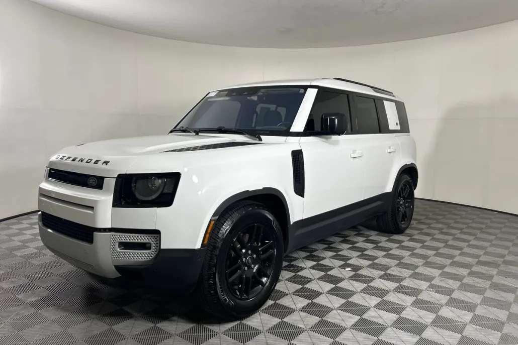 2024 Land Rover Defender S photo 1