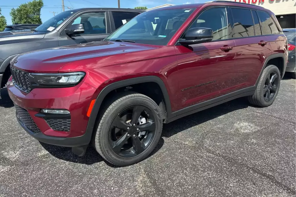 2023 Jeep Grand Cherokee Limited photo 1