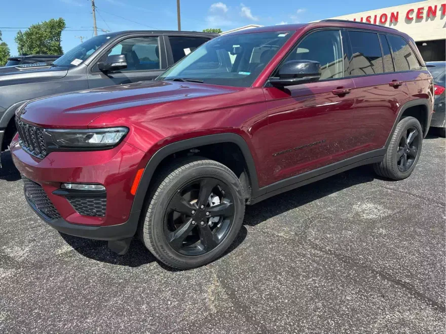2023 Jeep Grand Cherokee Limited photo 1