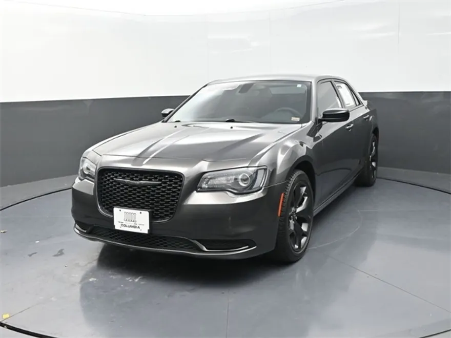 2023 Chrysler 300 Touring photo 1