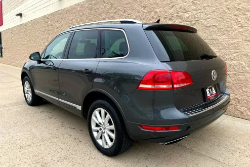 2014 Volkswagen Touareg Sport photo 3