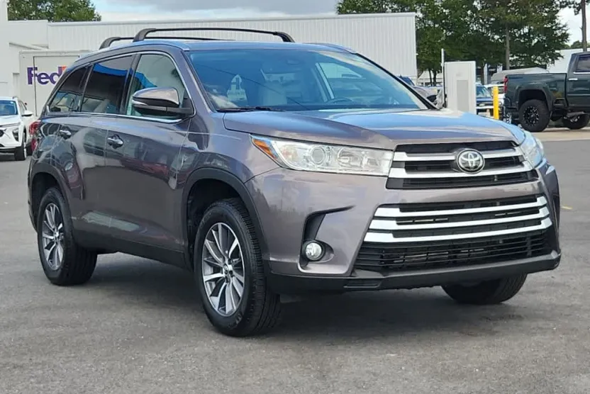 2019 Toyota Highlander SE photo 1