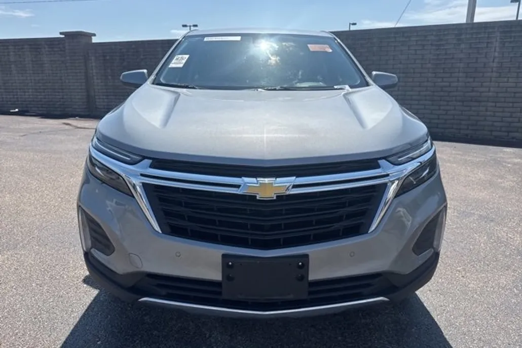 2024 Chevrolet Equinox LT photo 1