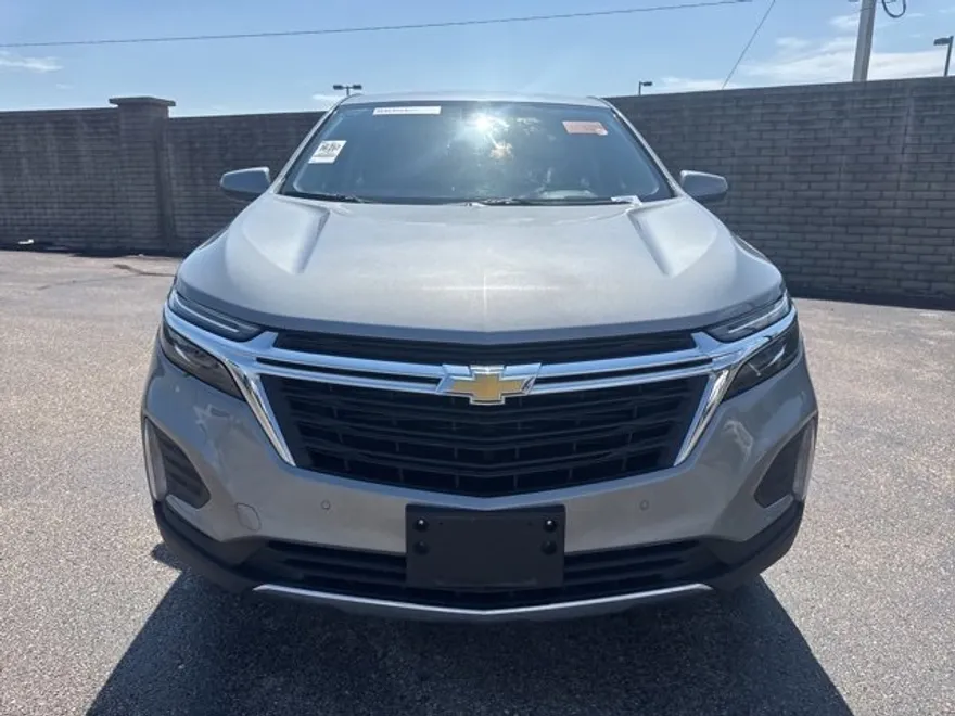 2024 Chevrolet Equinox LT photo 1