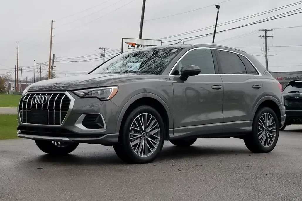 2022 Audi Q3 Premium 40 TFSI photo 1