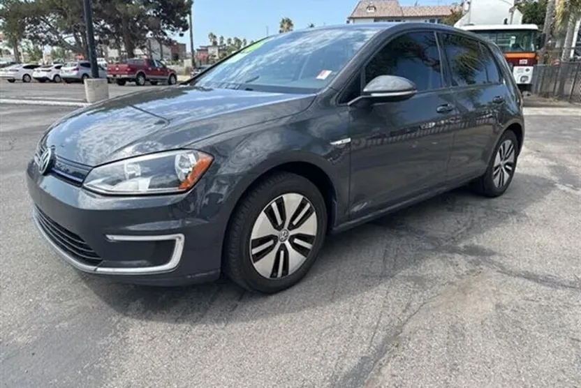 2016 Volkswagen e-Golf photo 1
