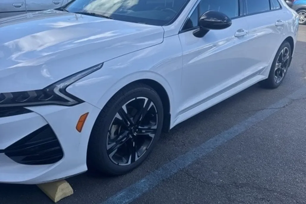 2022 Kia K5 GT-Line photo 1