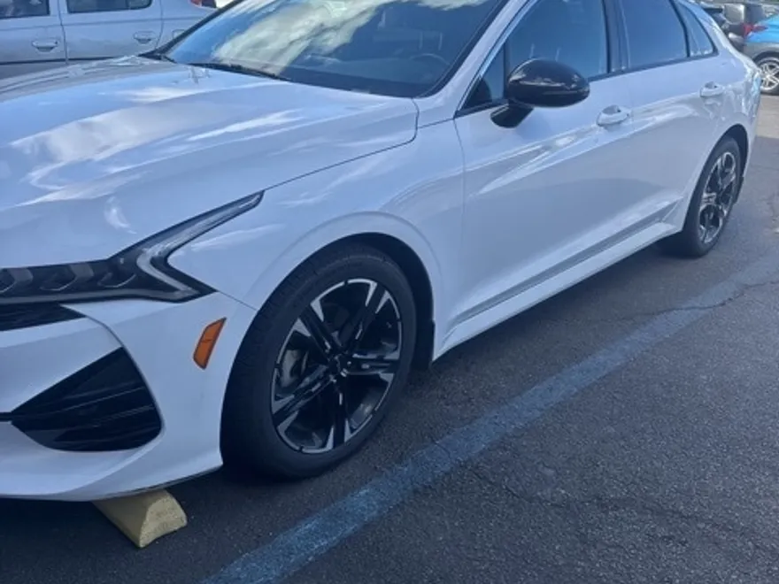 2022 Kia K5 GT-Line photo 1