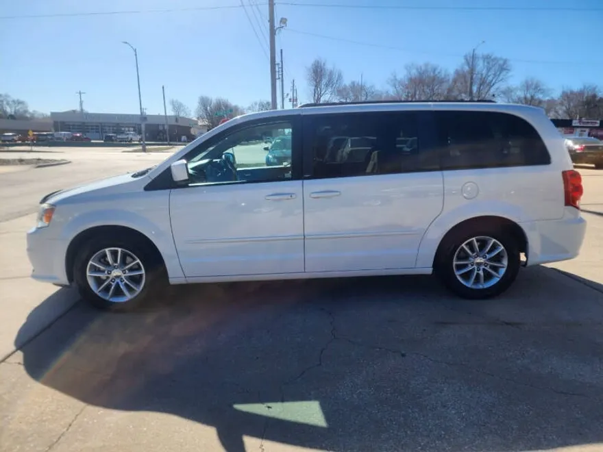 2014 Dodge Grand Caravan SXT photo 1