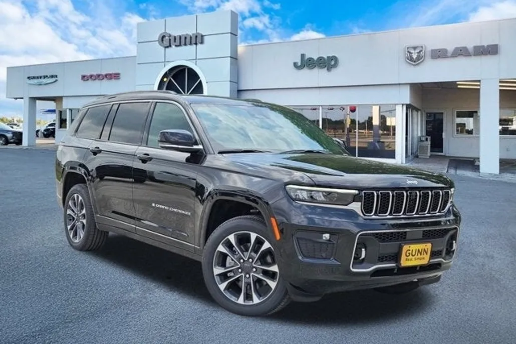 2025 Jeep Grand Cherokee Overland photo 1