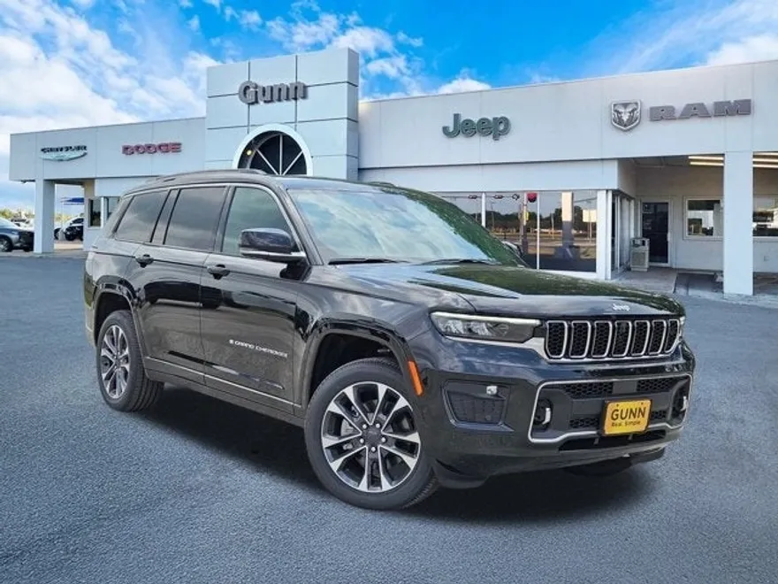 2025 Jeep Grand Cherokee Overland photo 1